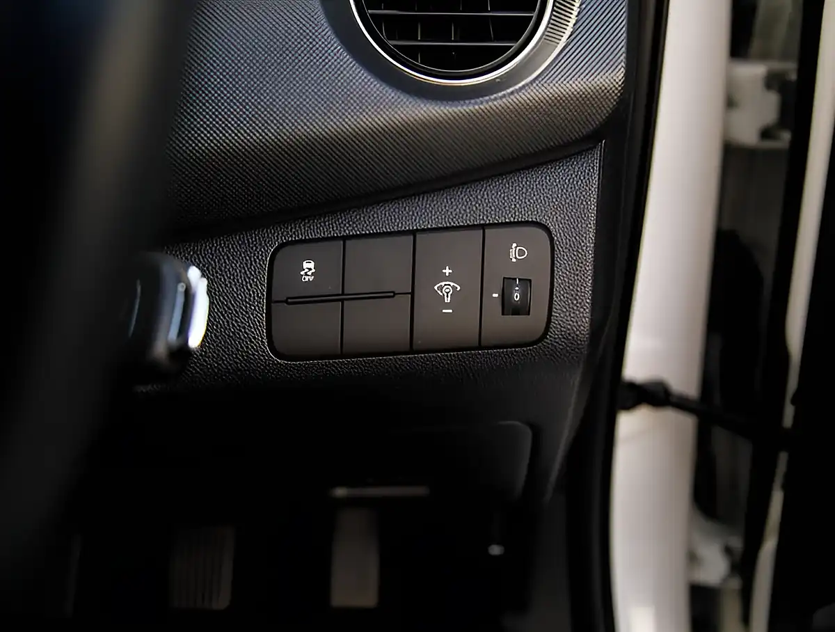 Used 2026 Hyundai i10 Se White - Interior and Exterior details 11