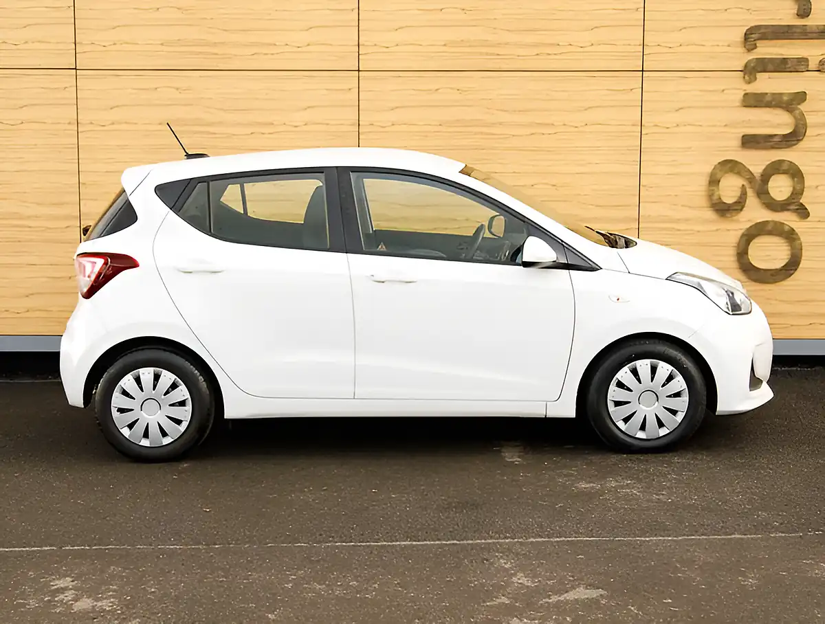 Used 2026 Hyundai i10 Se White - Interior and Exterior details 8