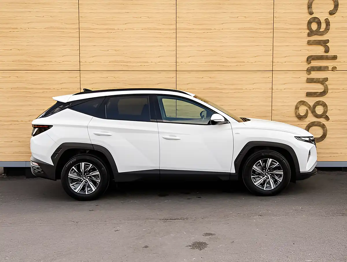 Used 2026 Hyundai Tucson Se Connect Serenity White - Interior and Exterior details 10