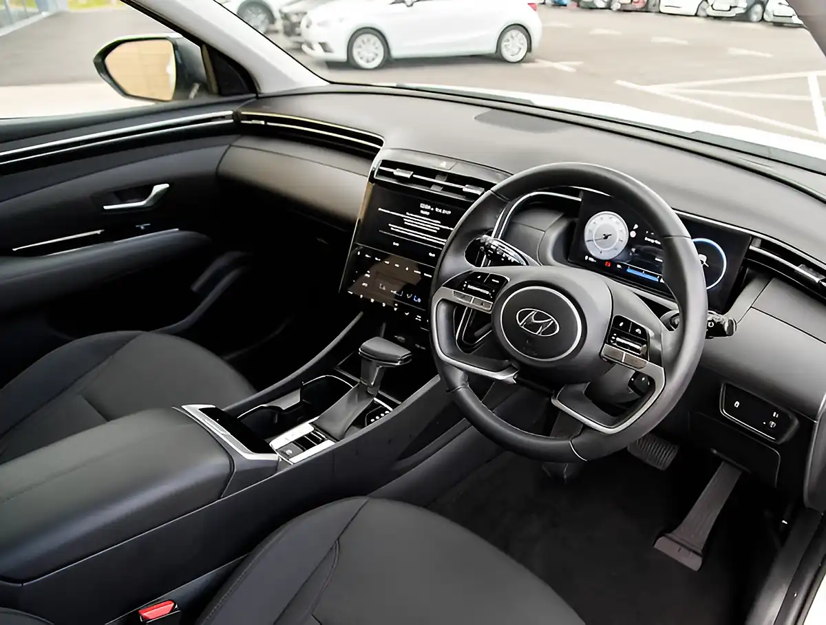 Used 2026 Hyundai Tucson Se Connect Serenity White - Interior and Exterior details 4