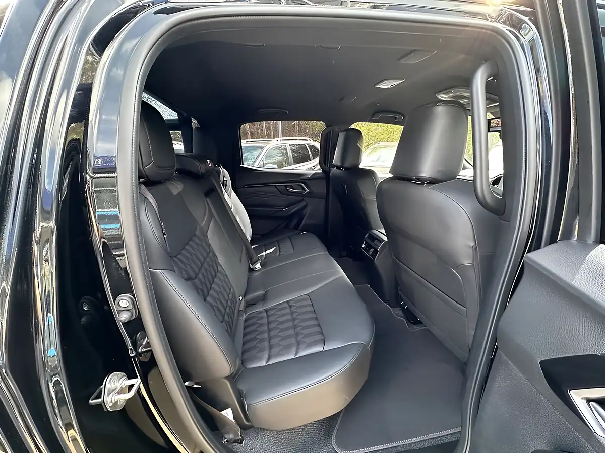 Used 2026 Isuzu D-Max Arctic Trucks AT35 Onyx Black - Interior and Exterior details 12