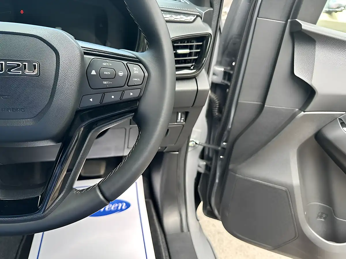Used 2026 Isuzu D-Max EV-Cross Pickup Double Cab - Interior and Exterior details 15