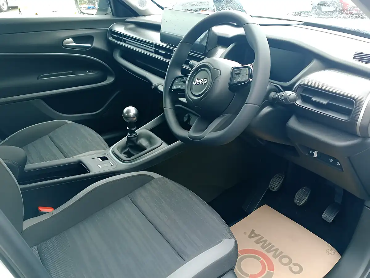 Used 2026 Jeep Avenger Longitude Red - Interior and Exterior details 10