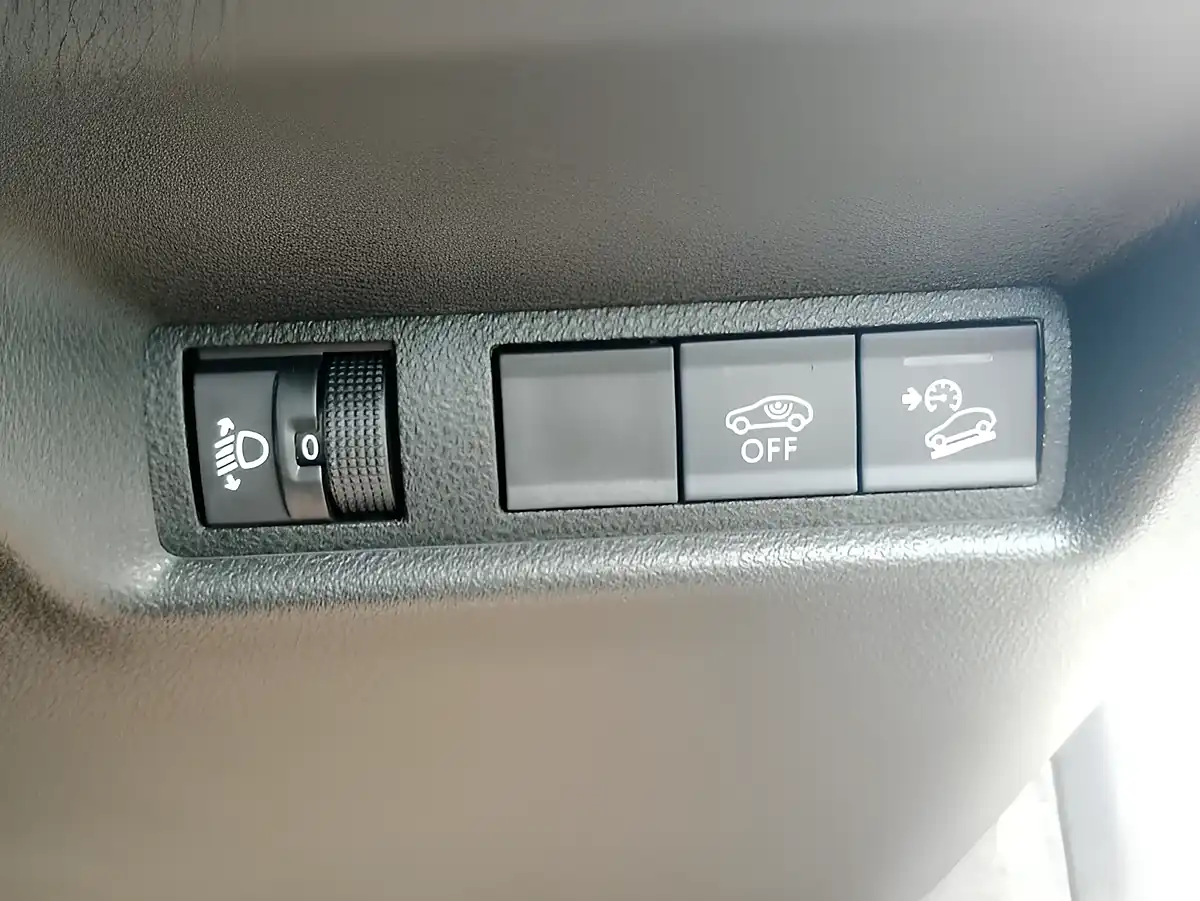Used 2026 Jeep Avenger Longitude Red - Interior and Exterior details 11