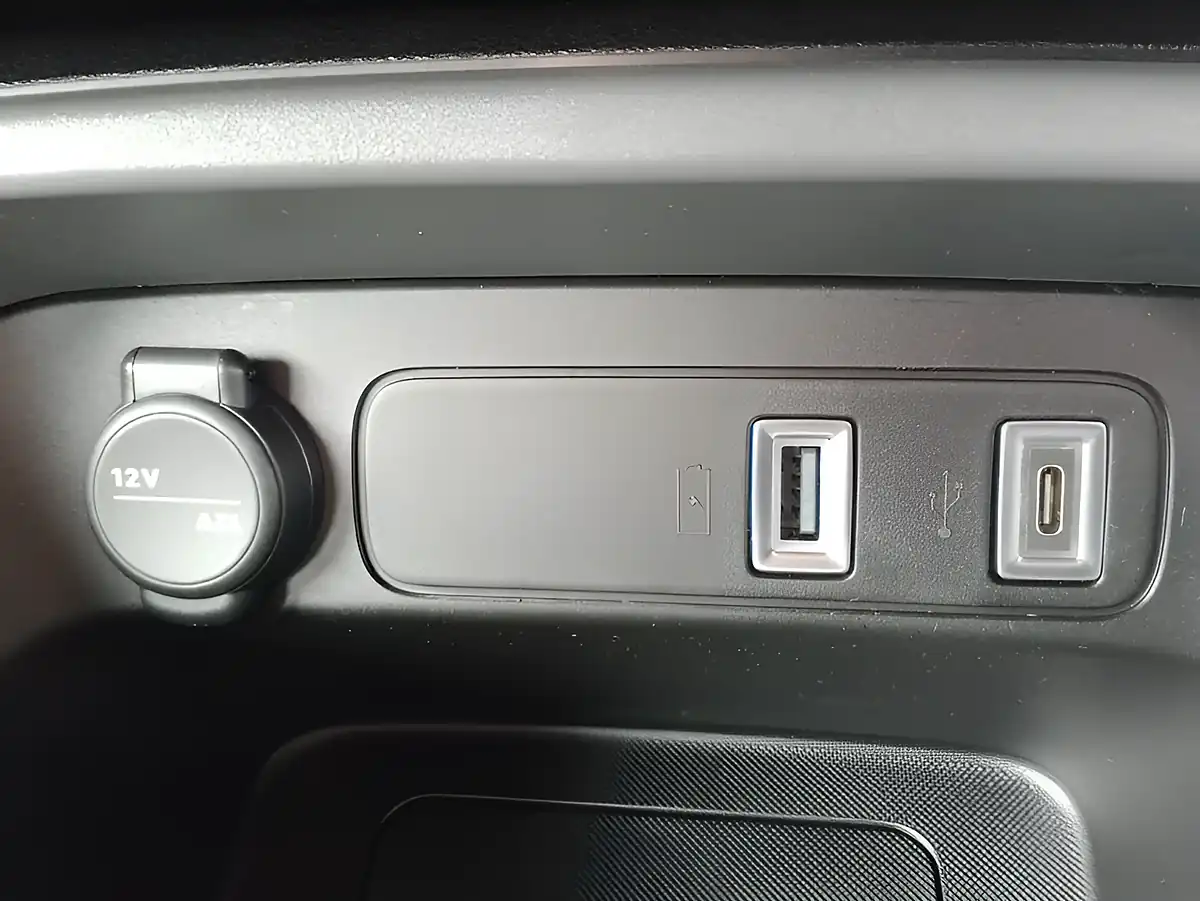 Used 2026 Jeep Avenger Longitude Red - Interior and Exterior details 15
