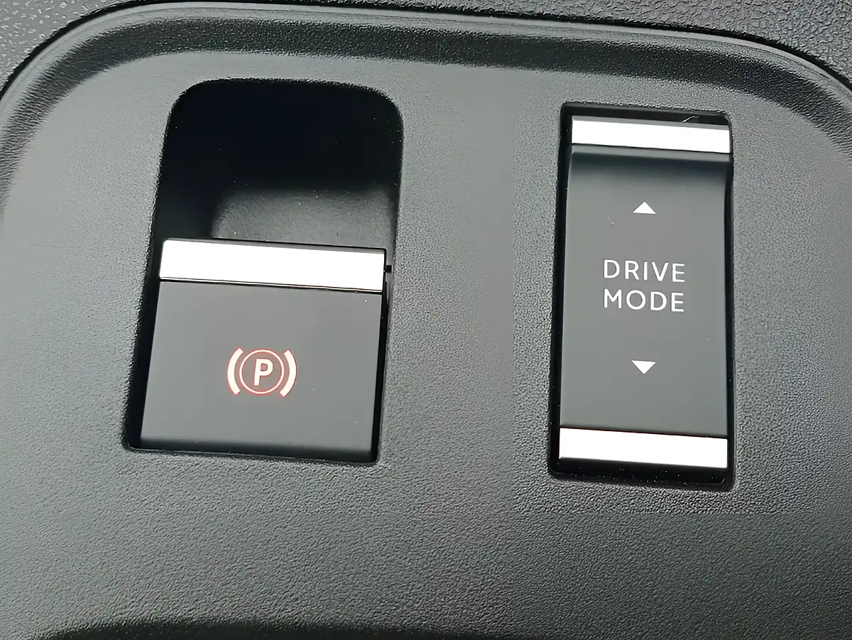 Used 2026 Jeep Avenger Longitude Red - Interior and Exterior details 16