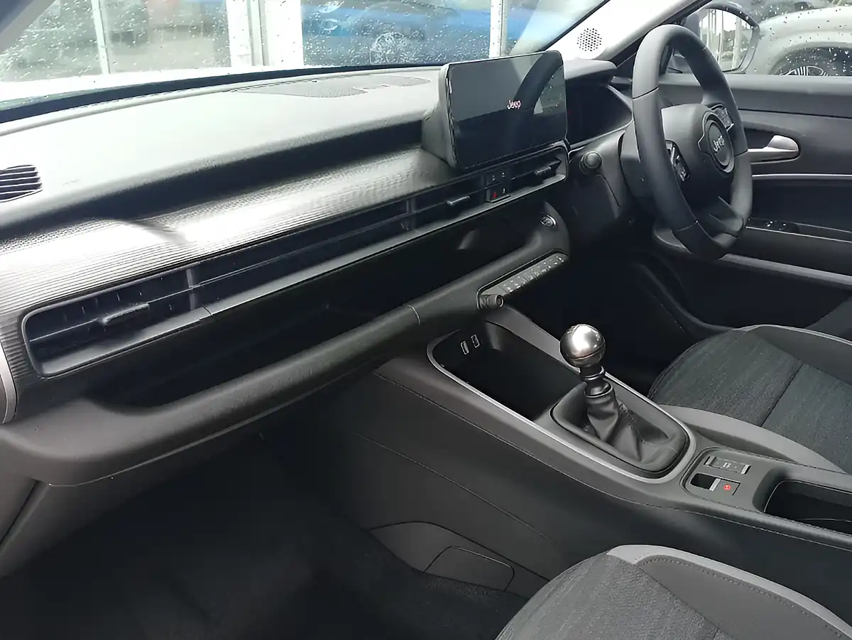 Used 2026 Jeep Avenger Longitude Red - Interior and Exterior details 19
