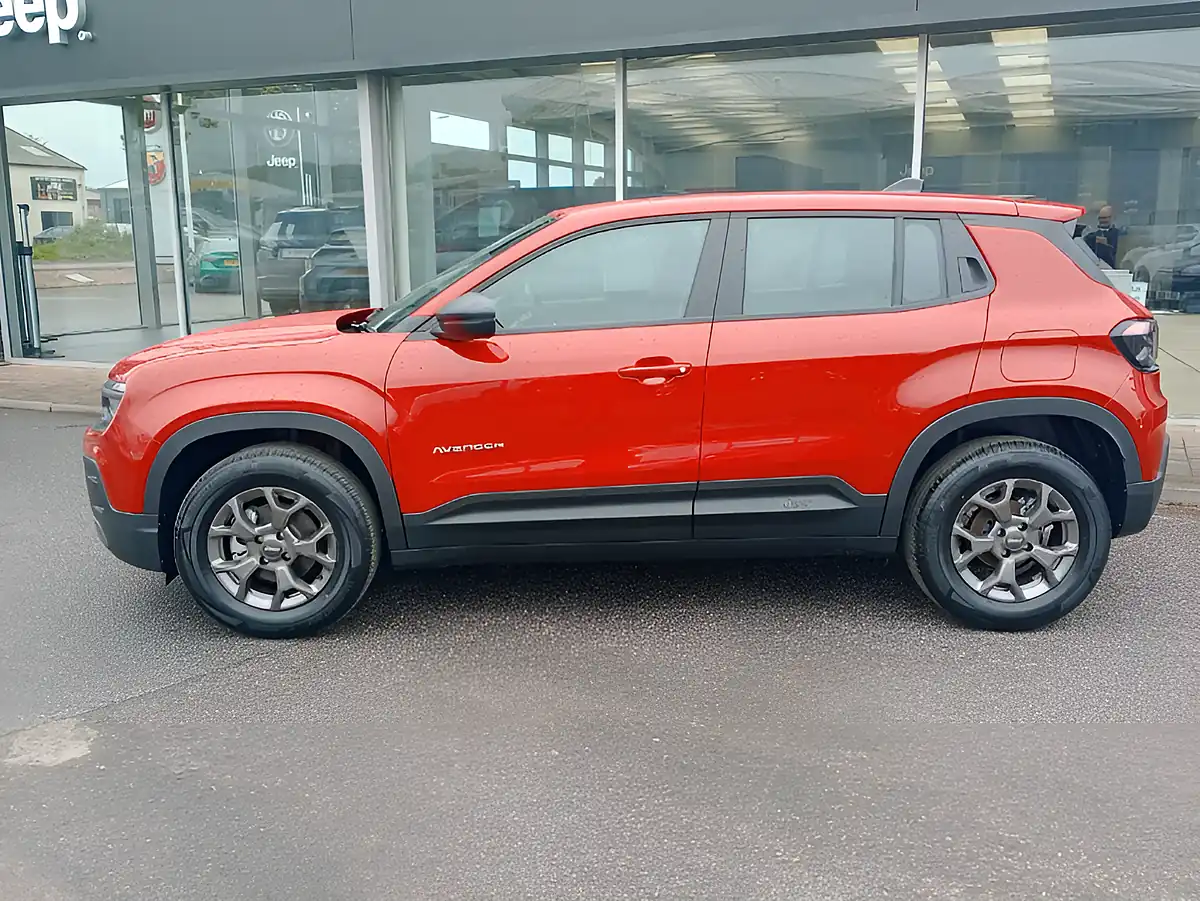 Used 2026 Jeep Avenger Longitude Red - Interior and Exterior details 3
