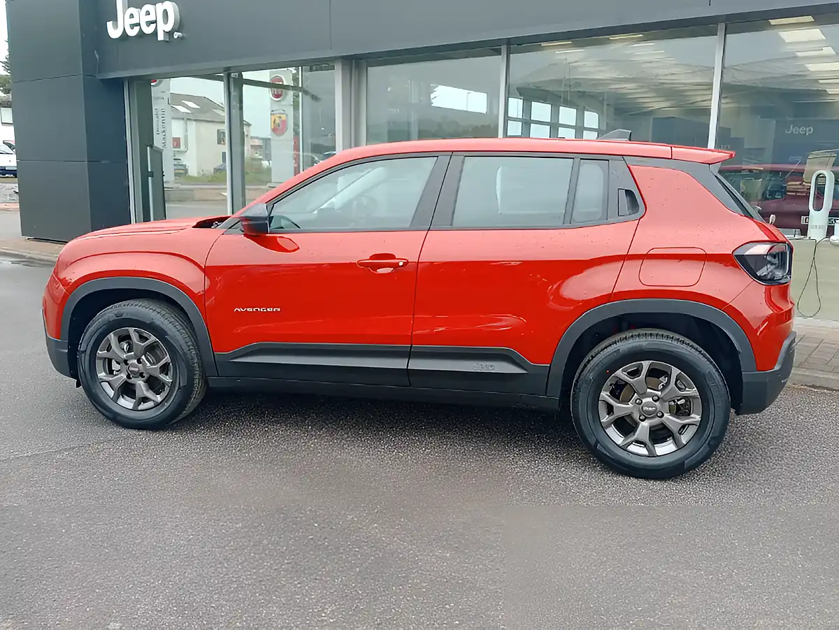 Used 2026 Jeep Avenger Longitude Red - Interior and Exterior details 5