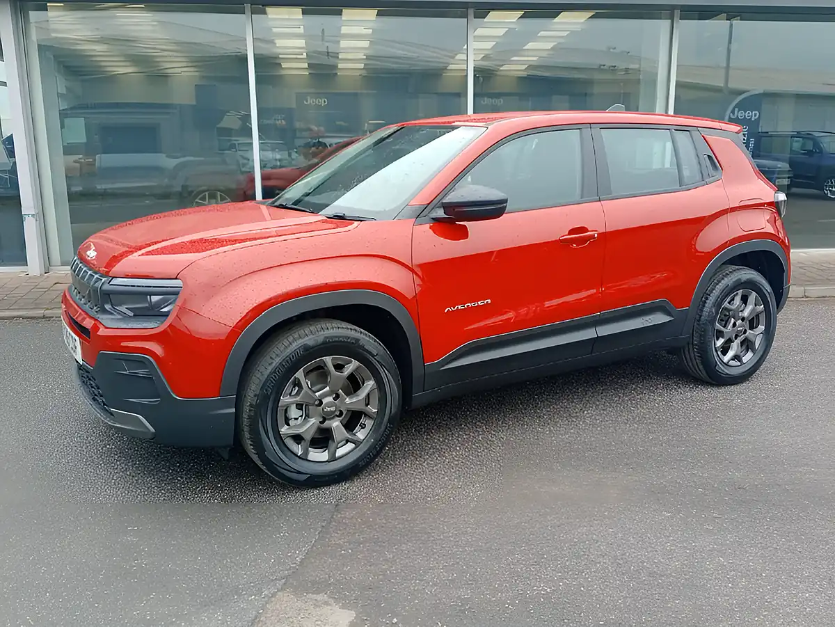 Used 2026 Jeep Avenger Longitude Red - Interior and Exterior details 6