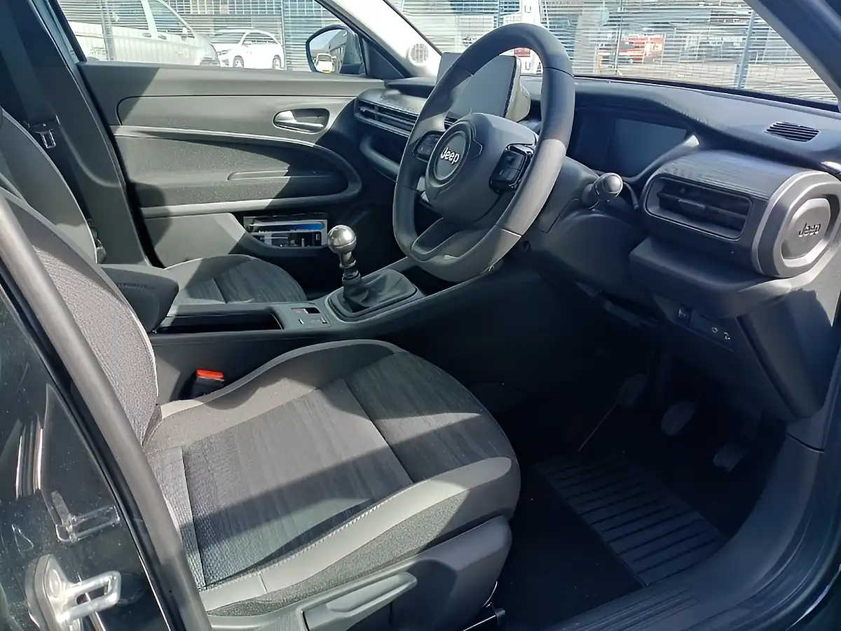 Used 2026 Jeep Avenger Longitude Red - Interior and Exterior details 10