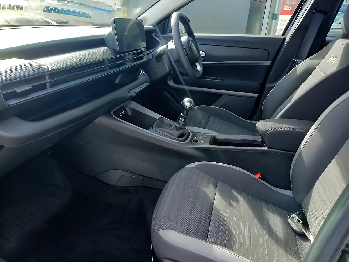 Used 2026 Jeep Avenger Longitude Red - Interior and Exterior details 8