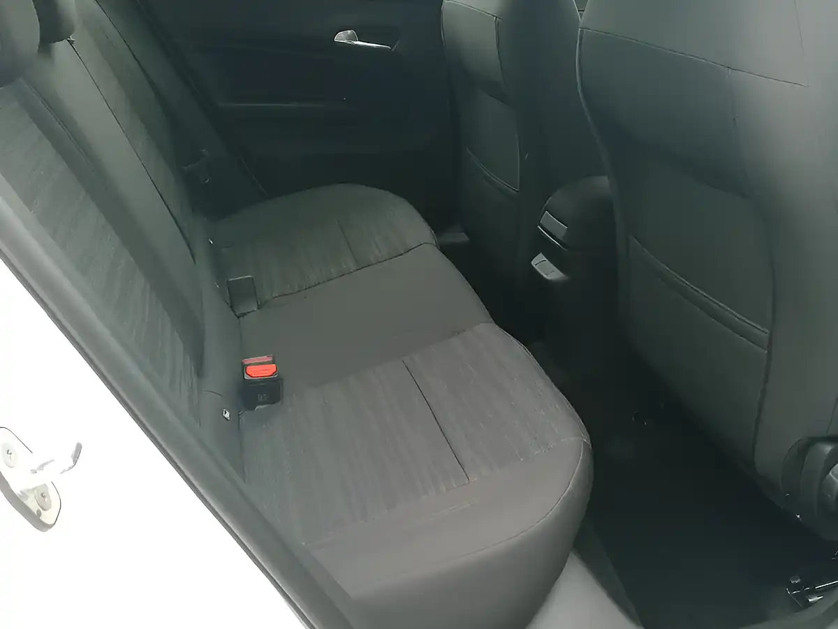 Used 2026 Jeep Avenger Longitude White - Interior and Exterior details 8