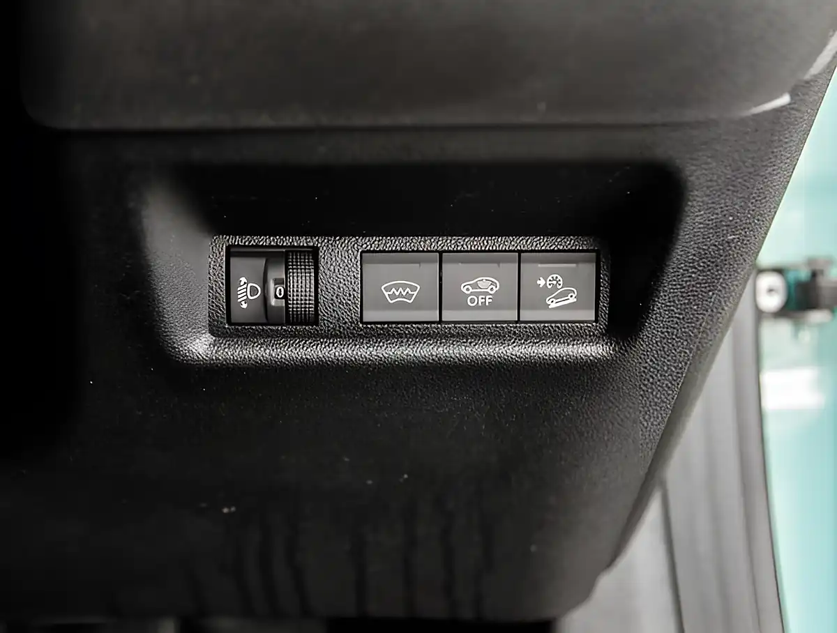 Used 2026 Jeep Avenger Summit Blue - Interior and Exterior details 10