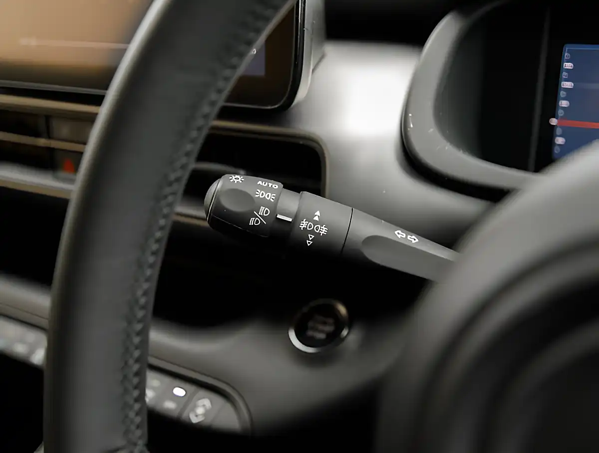 Used 2026 Jeep Avenger Summit Blue - Interior and Exterior details 11
