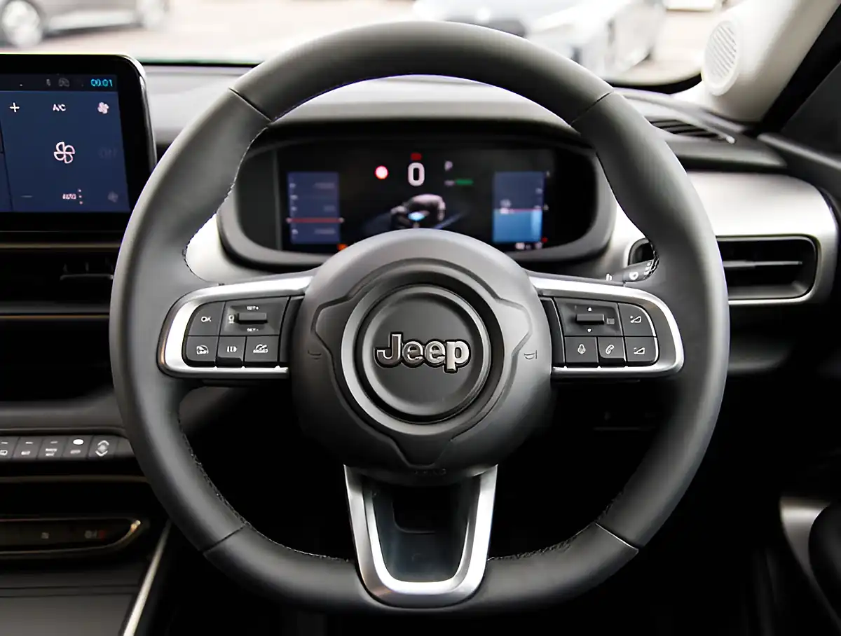 Used 2026 Jeep Avenger Summit Blue - Interior and Exterior details 12