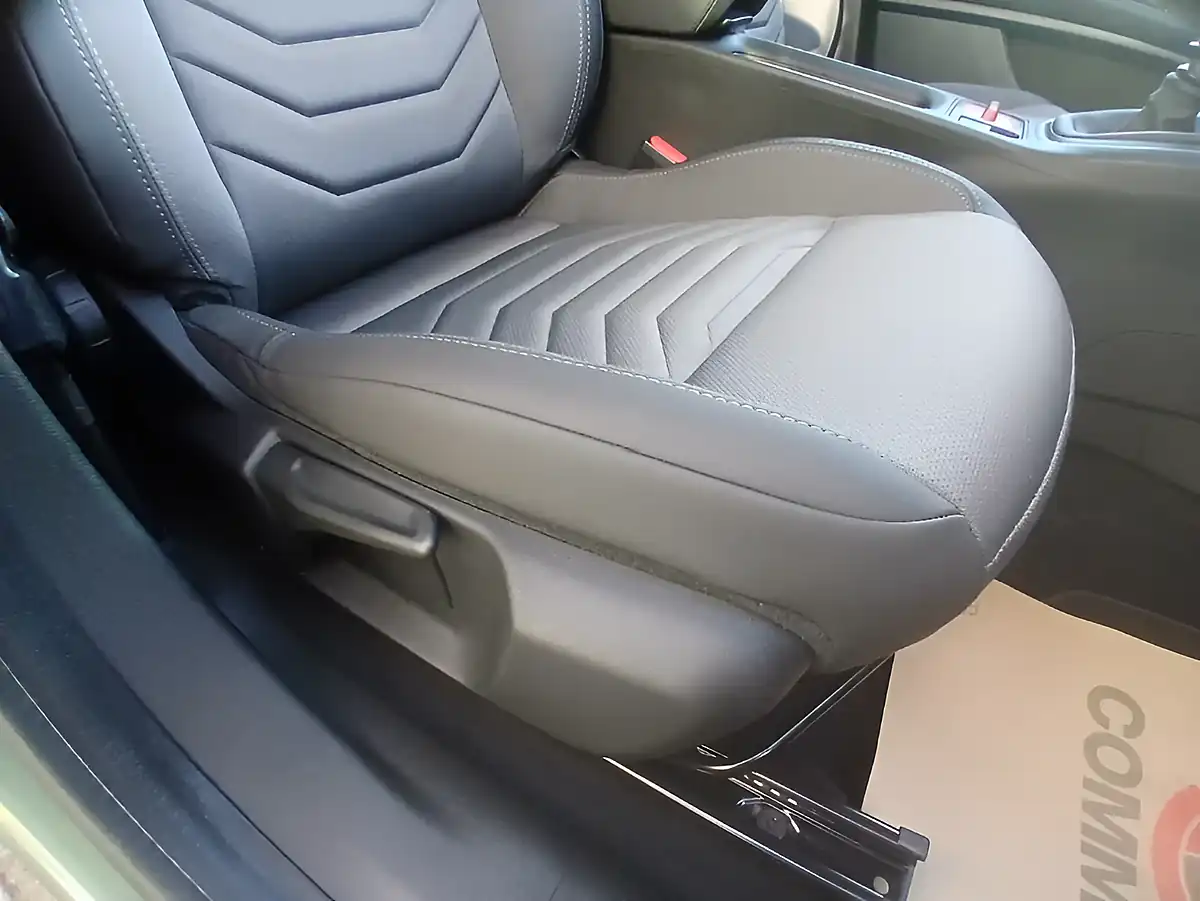Used 2026 Jeep Avenger Summit Green - Interior and Exterior details 13