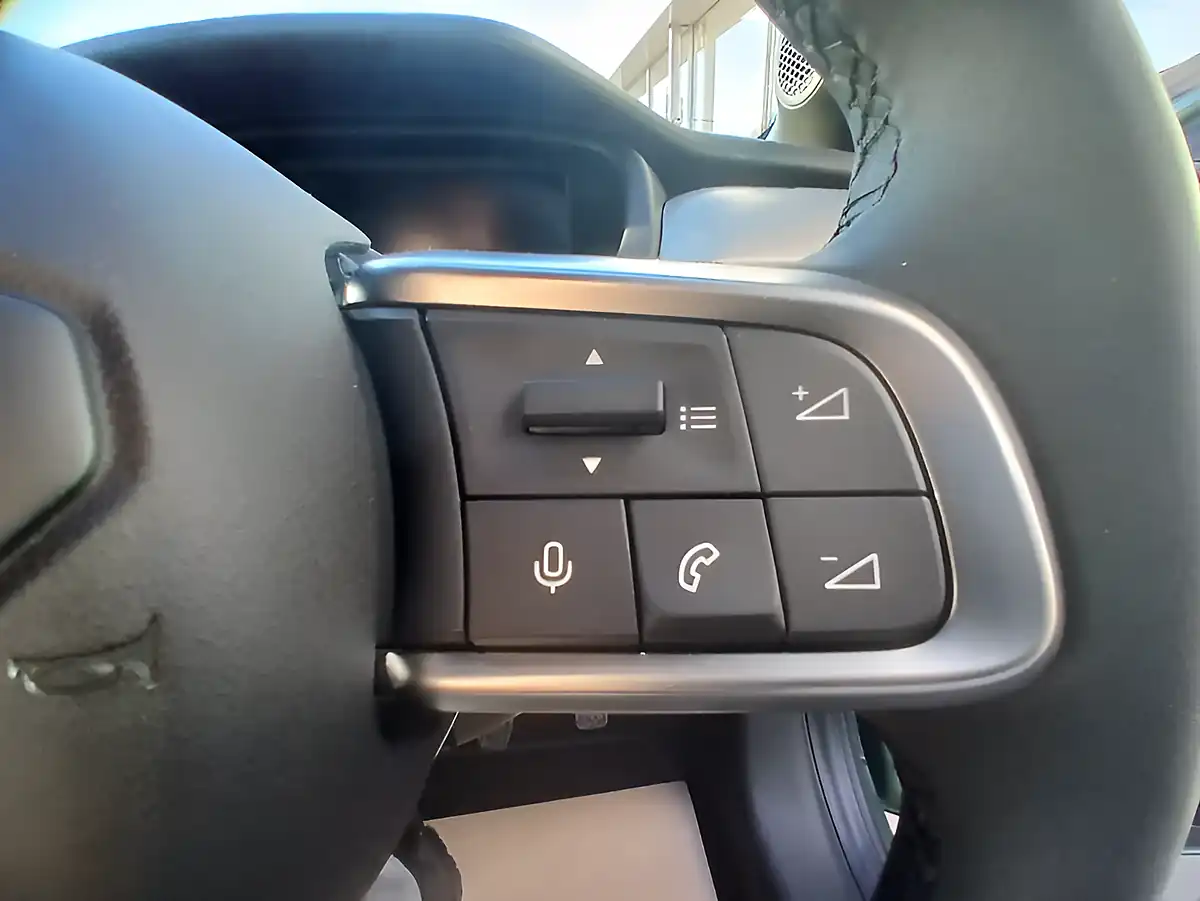 Used 2026 Jeep Avenger Summit Green - Interior and Exterior details 14