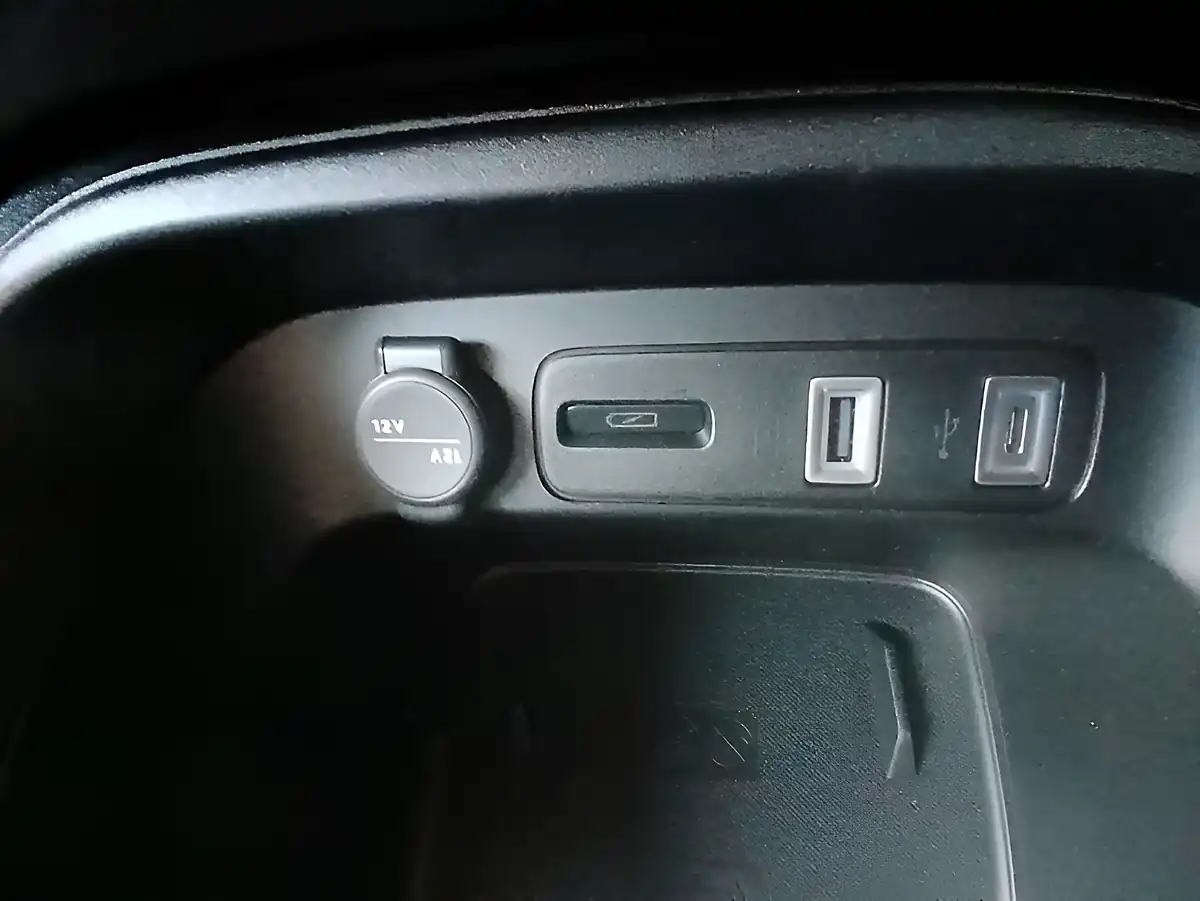 Used 2026 Jeep Avenger Summit Green - Interior and Exterior details 18