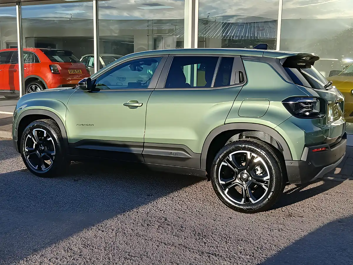 Used 2026 Jeep Avenger Summit Green - Interior and Exterior details 4