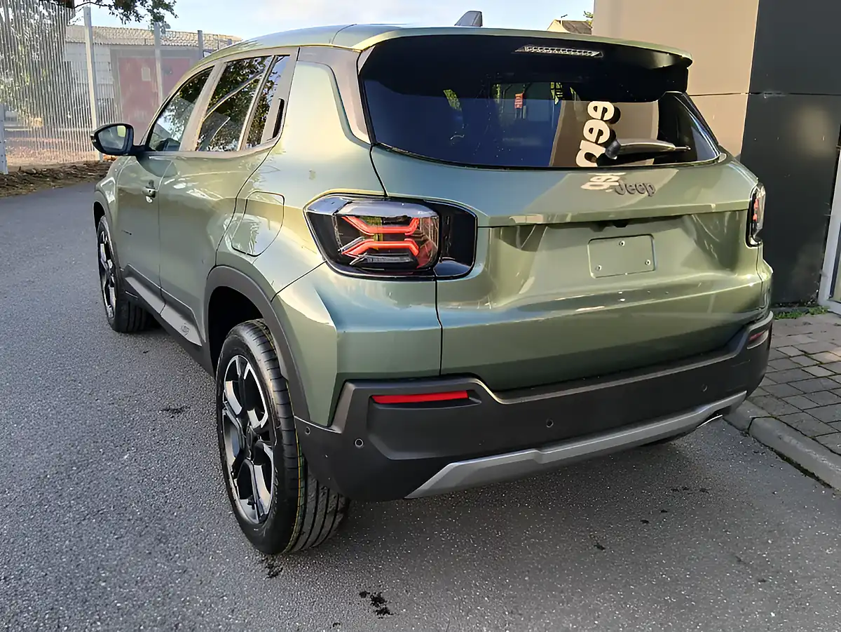 Used 2026 Jeep Avenger Summit Green - Interior and Exterior details 5
