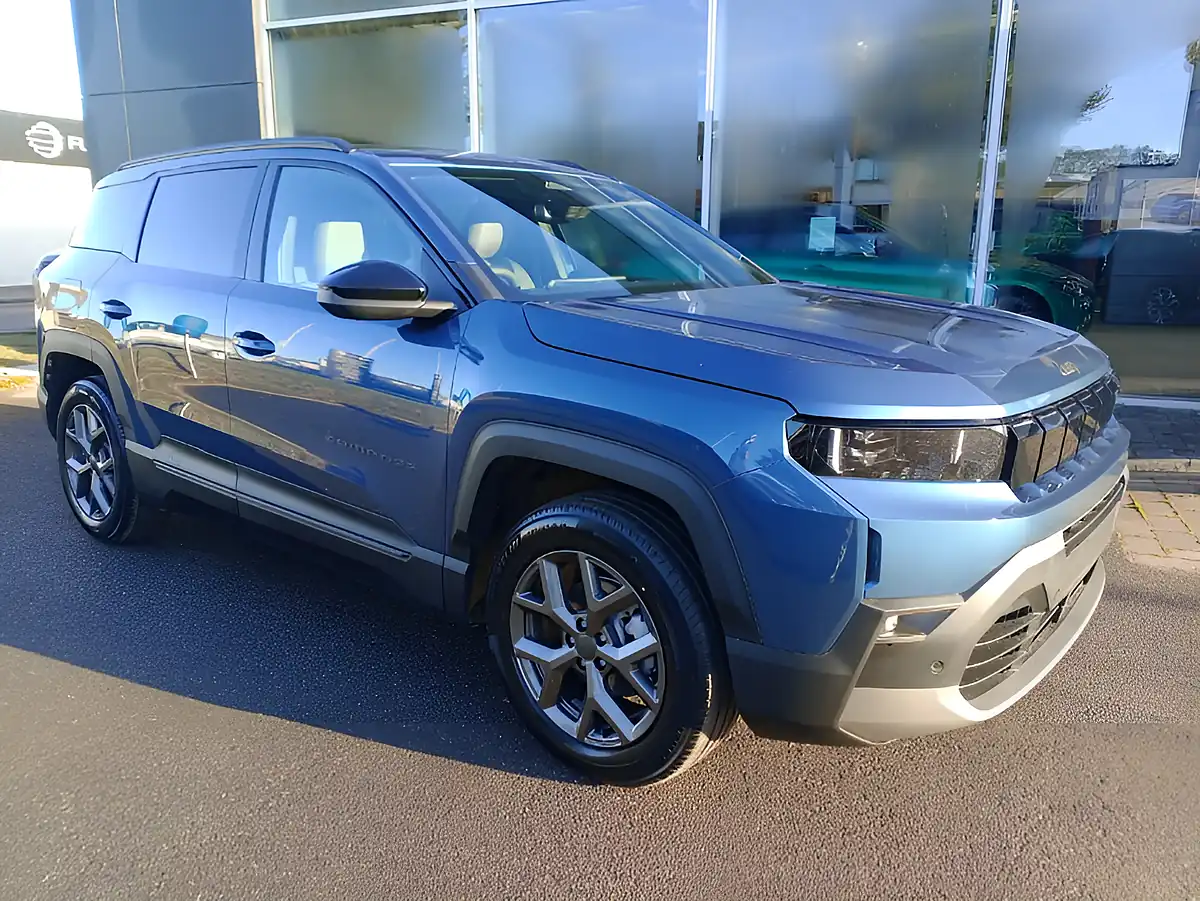 Used 2026 Jeep Compass 1st Edition Blue - Front View