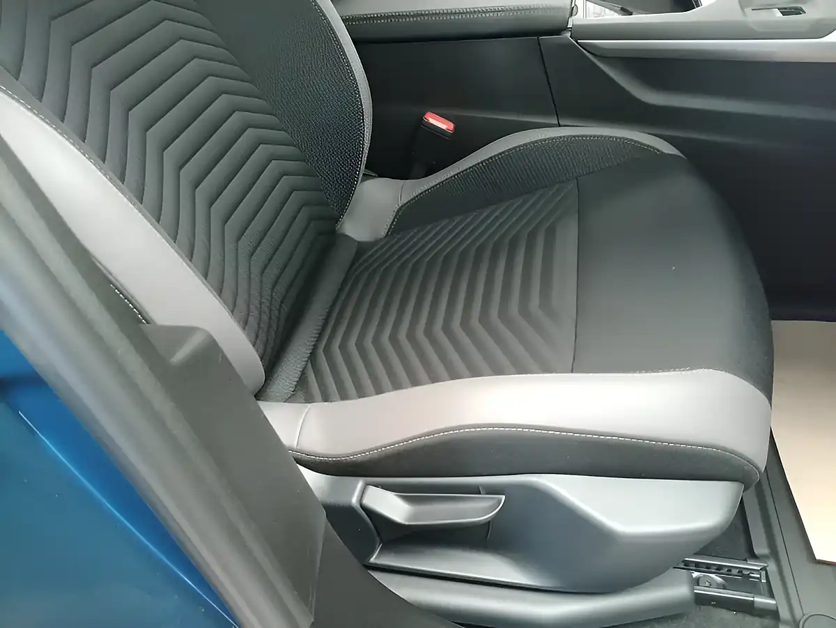 Used 2026 Jeep Compass 1st Edition Blue - Interior and Exterior details 16