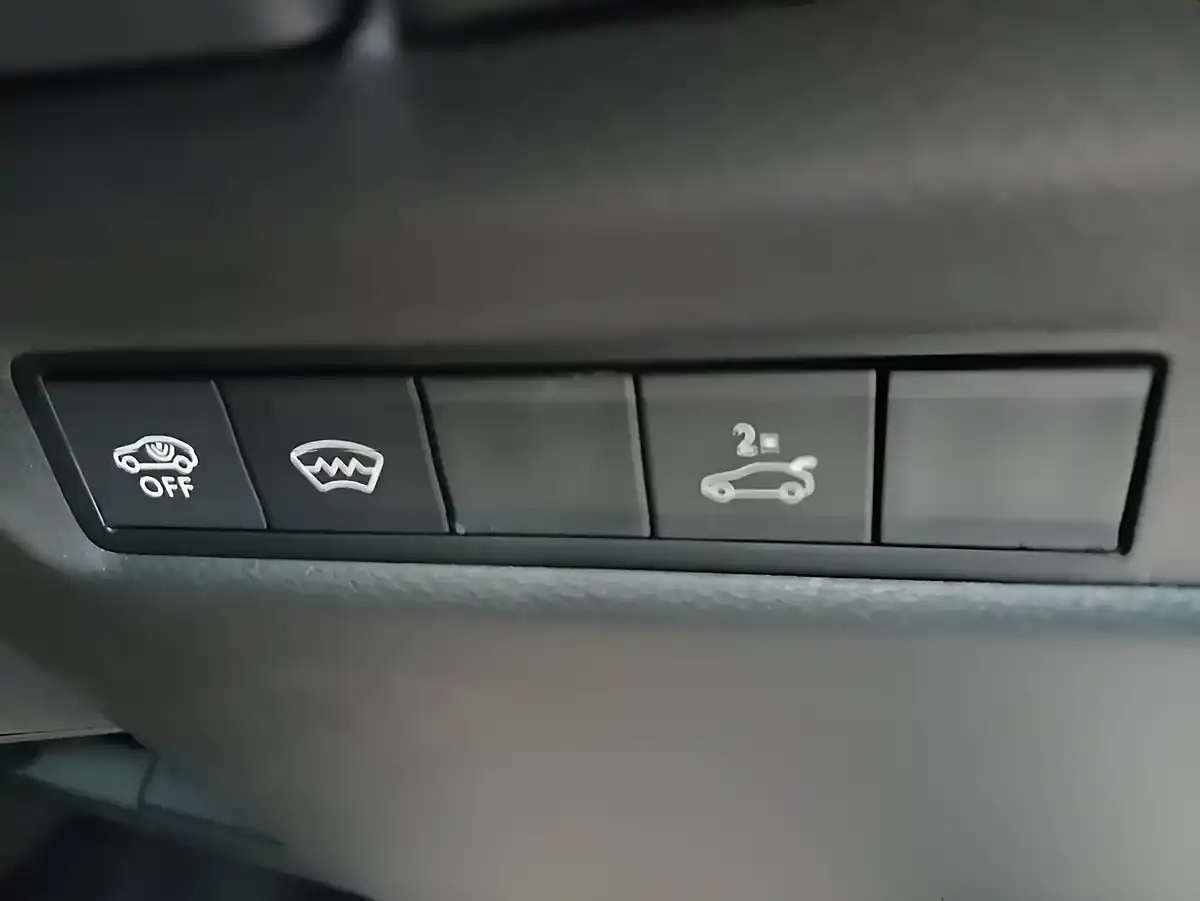 Used 2026 Jeep Compass 1st Edition Blue - Interior and Exterior details 12
