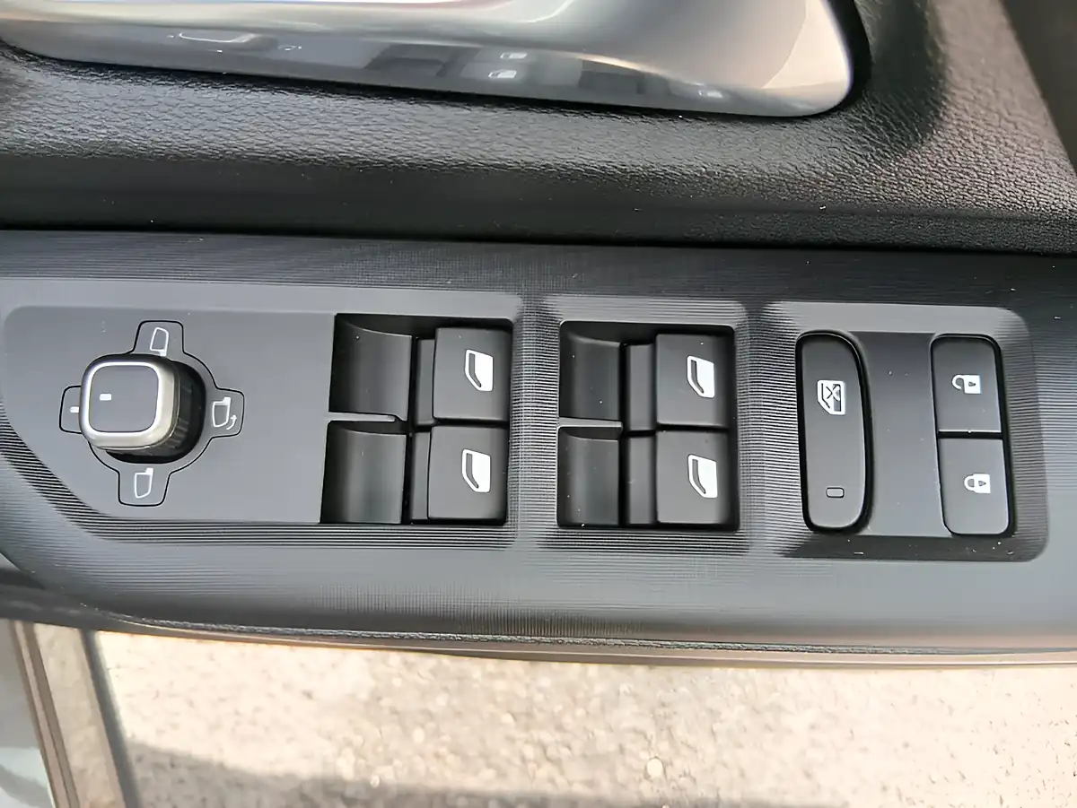 Used 2026 Jeep Compass 1st Edition Brown - Interior and Exterior details 12