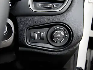 Used 2026 Jeep Renegade Altitude Alpine White - Interior and Exterior details 10