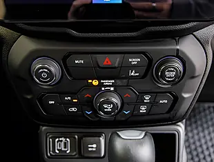 Used 2026 Jeep Renegade Altitude Alpine White - Interior and Exterior details 19