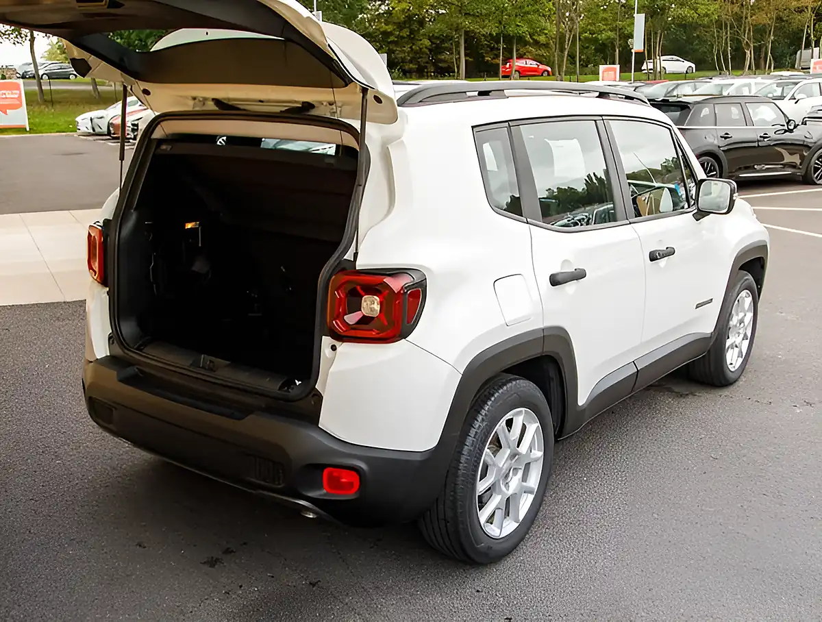 Used 2026 Jeep Renegade Altitude Alpine White - Interior and Exterior details 20