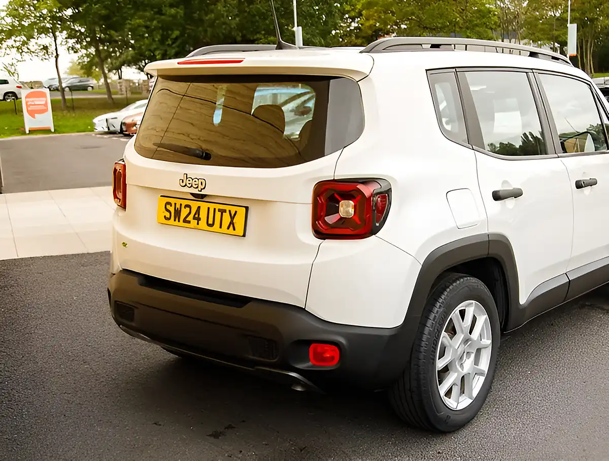 Used 2026 Jeep Renegade Altitude Alpine White - Interior and Exterior details 7