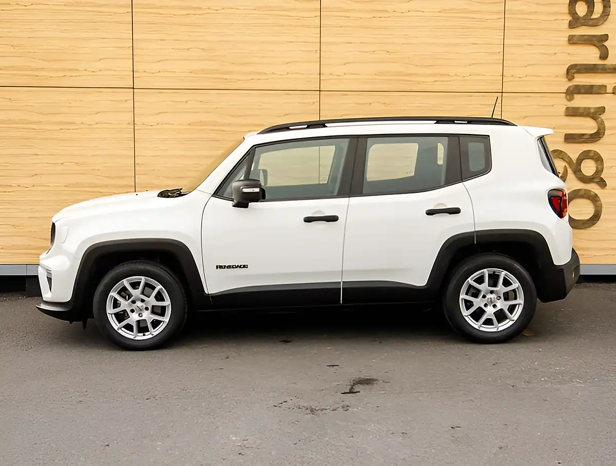 Used 2026 Jeep Renegade Altitude Alpine White - Interior and Exterior details 9