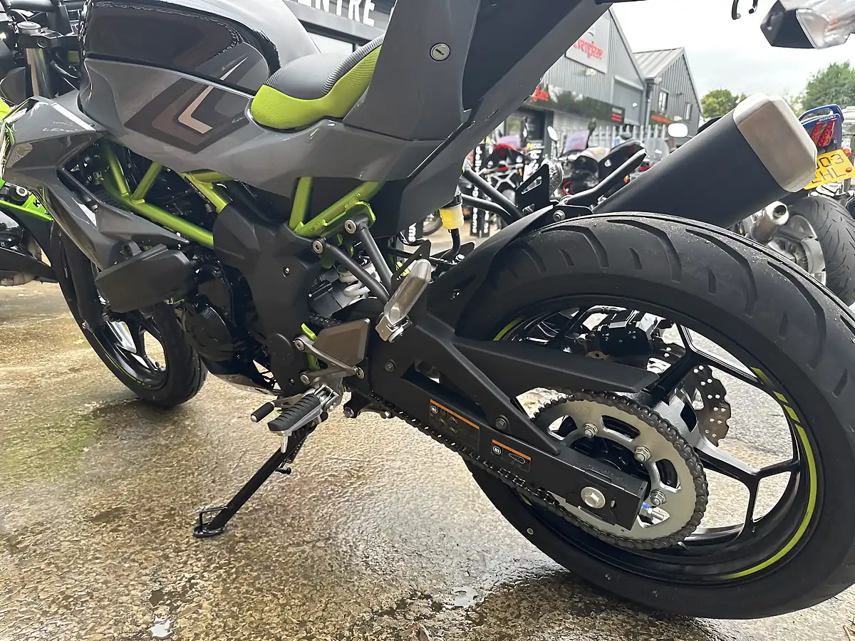Used 2026 Kawasaki Z125 Br Grey - Interior and Exterior details 12