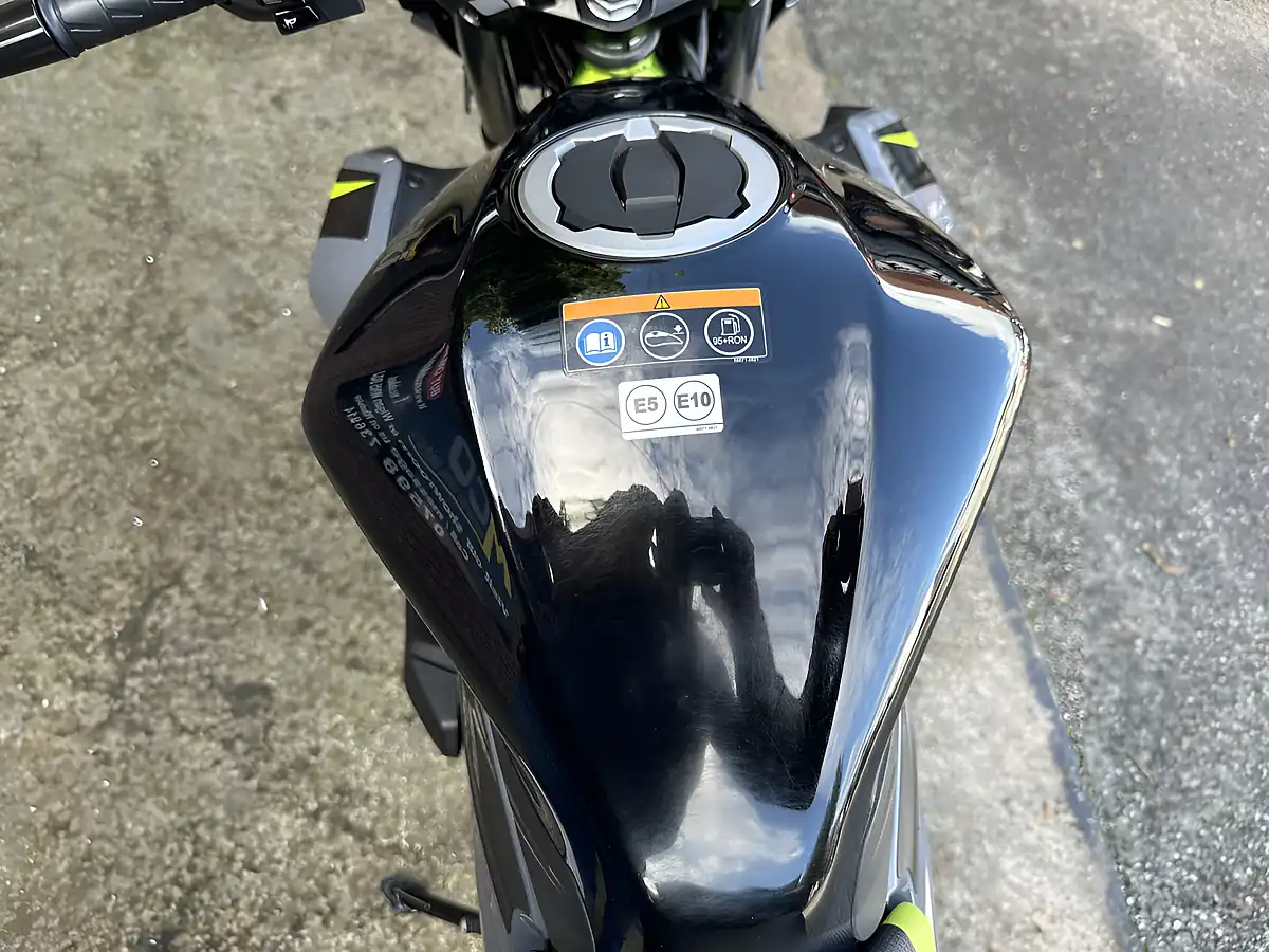 Used 2026 Kawasaki Z125 BR125MTFAN Grey - Interior and Exterior details 13