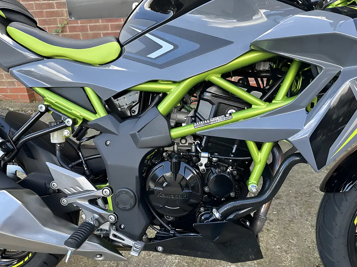 Used 2026 Kawasaki Z125 Ex-Krts Grey - Interior and Exterior details 7