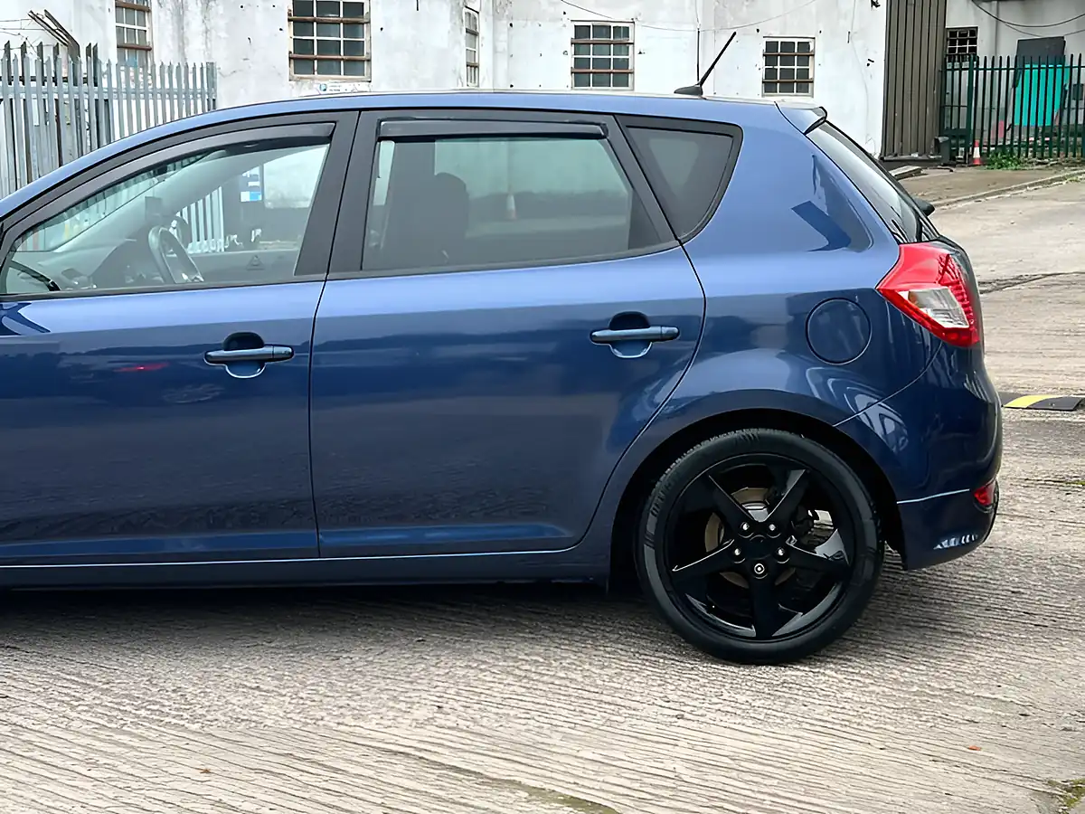 Used 2026 Kia Ceed 3 Blue - Interior and Exterior details 10