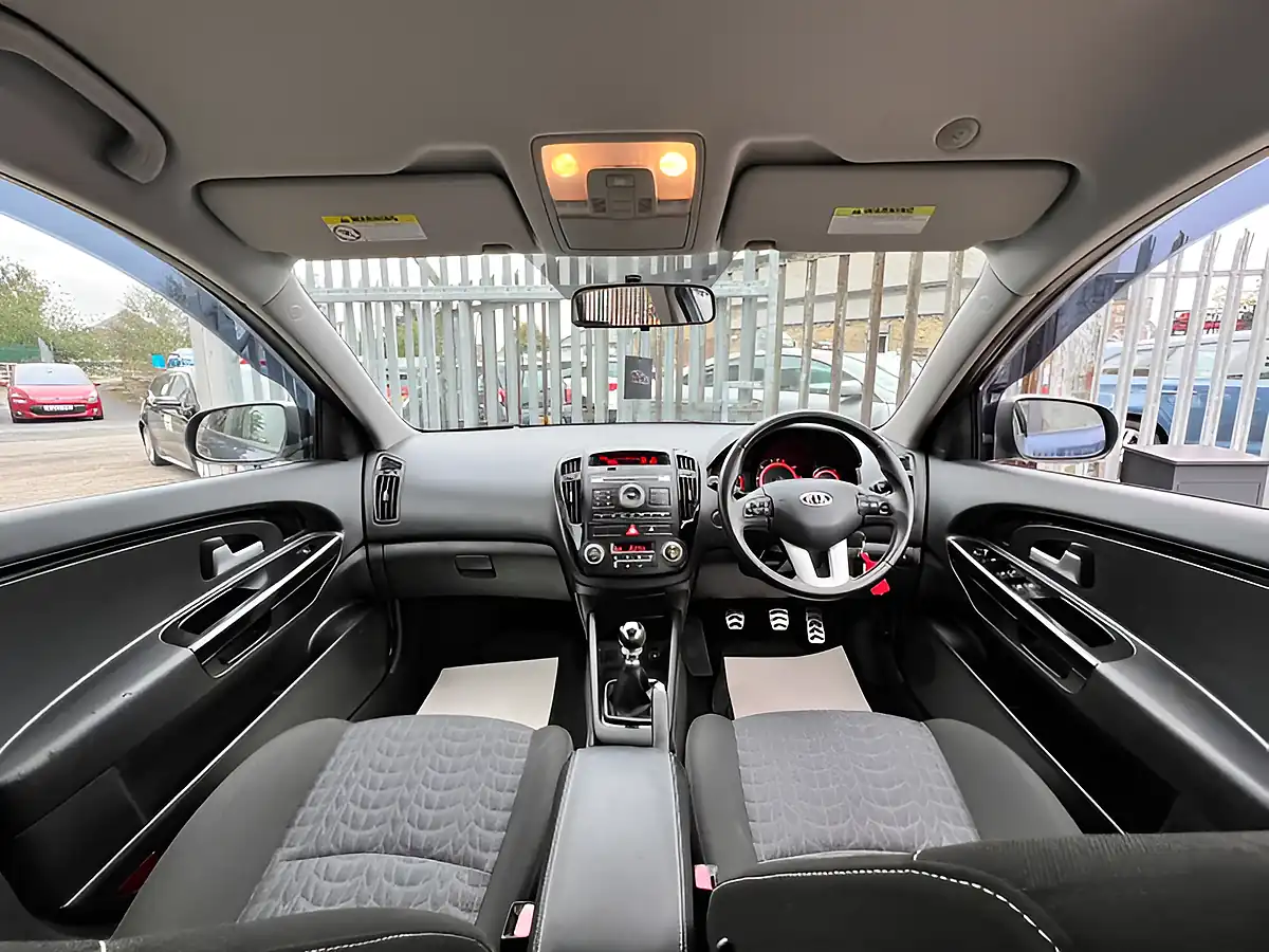 Used 2026 Kia Ceed 3 Blue - Interior and Exterior details 12