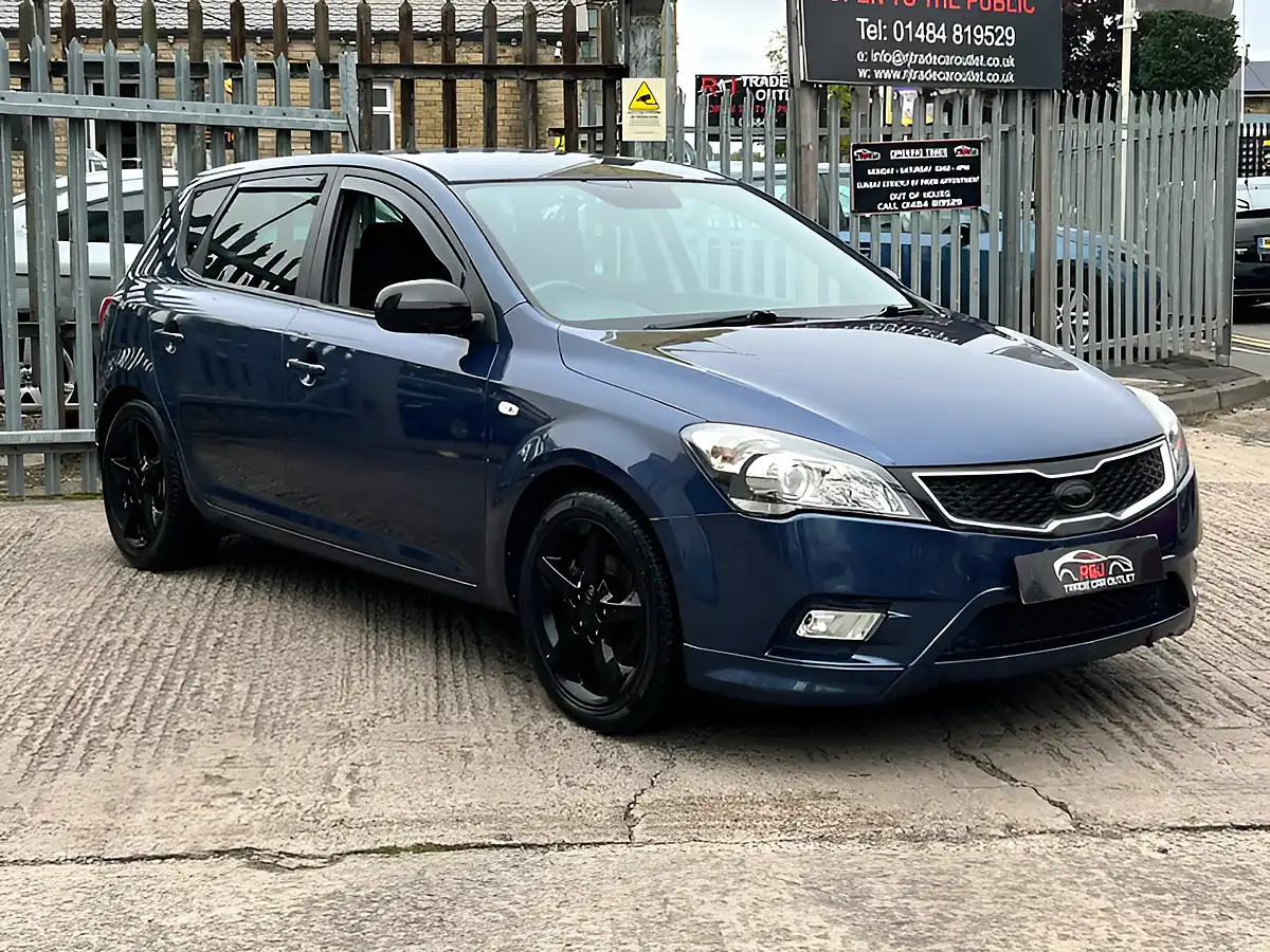 Used 2026 Kia Ceed 3 Blue - Interior and Exterior details 4