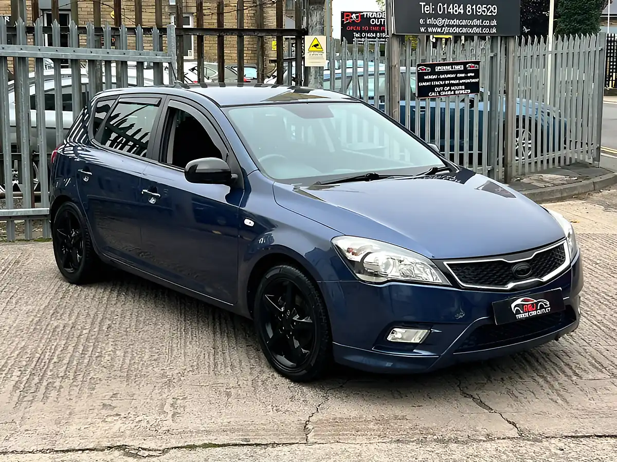 Used 2026 Kia Ceed 3 Blue - Interior and Exterior details 5