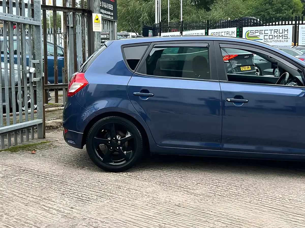 Used 2026 Kia Ceed 3 Blue - Interior and Exterior details 9