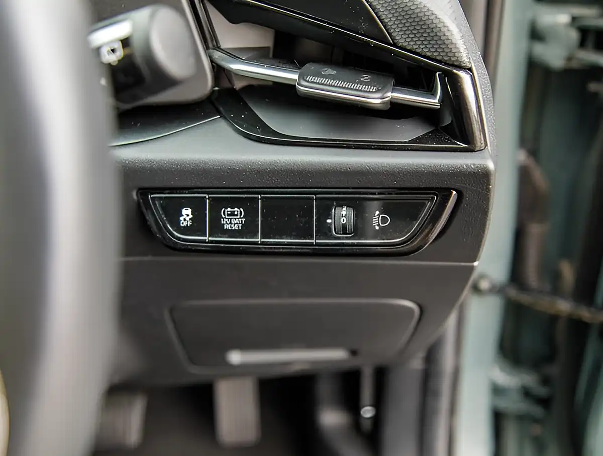 Used 2026 Kia Niro 2 Green - Interior and Exterior details 10