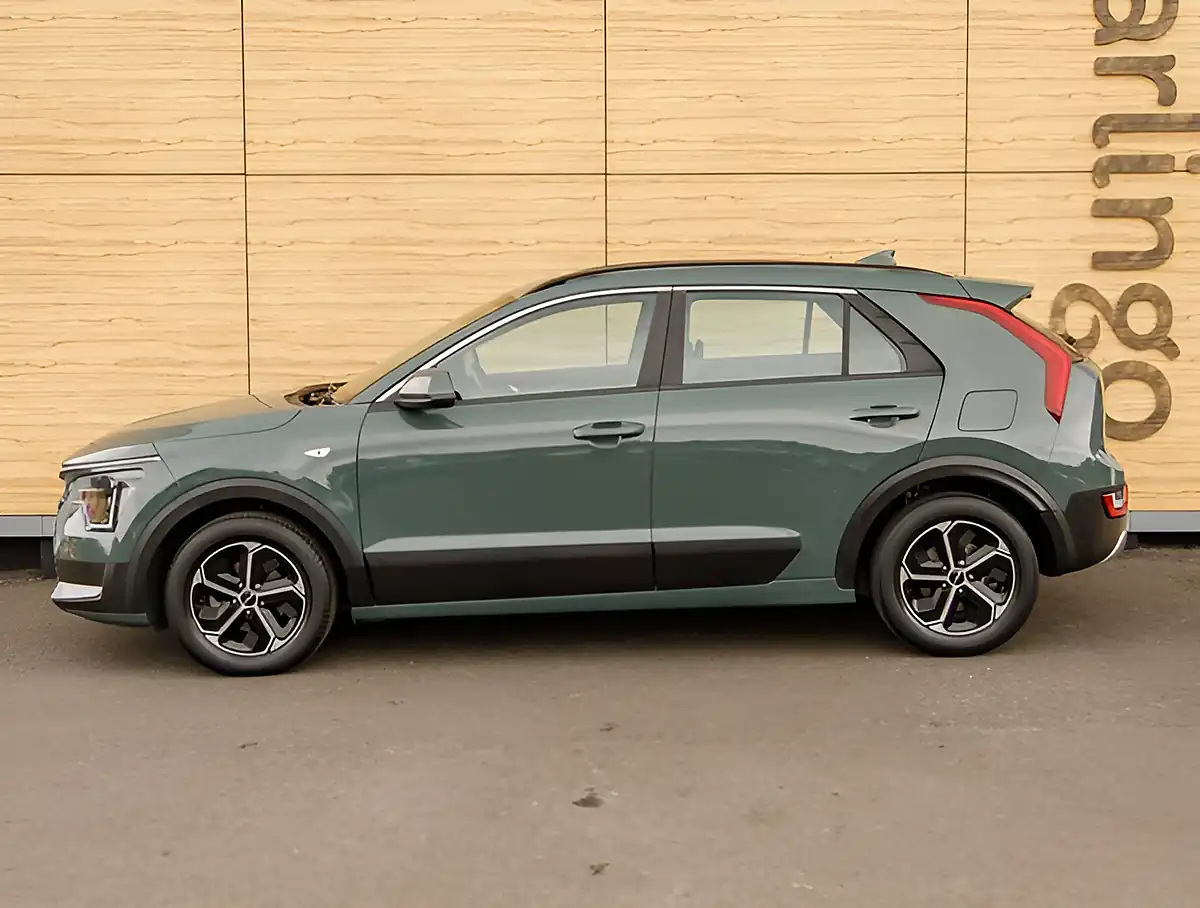 Used 2026 Kia Niro 2 Green - Interior and Exterior details 9