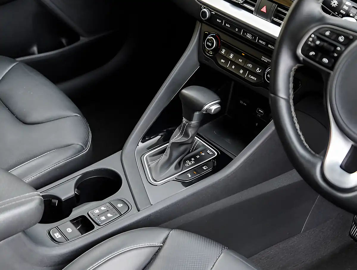 Used 2026 Kia Niro 4 Blue - Interior and Exterior details 17