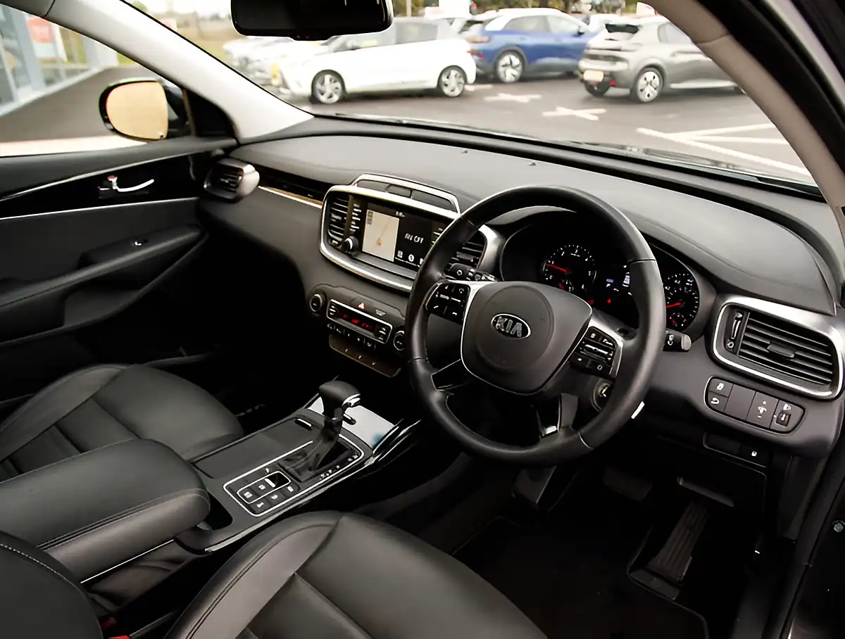 Used 2026 Kia Sorento KX-2 Isg Grey - Interior and Exterior details 4