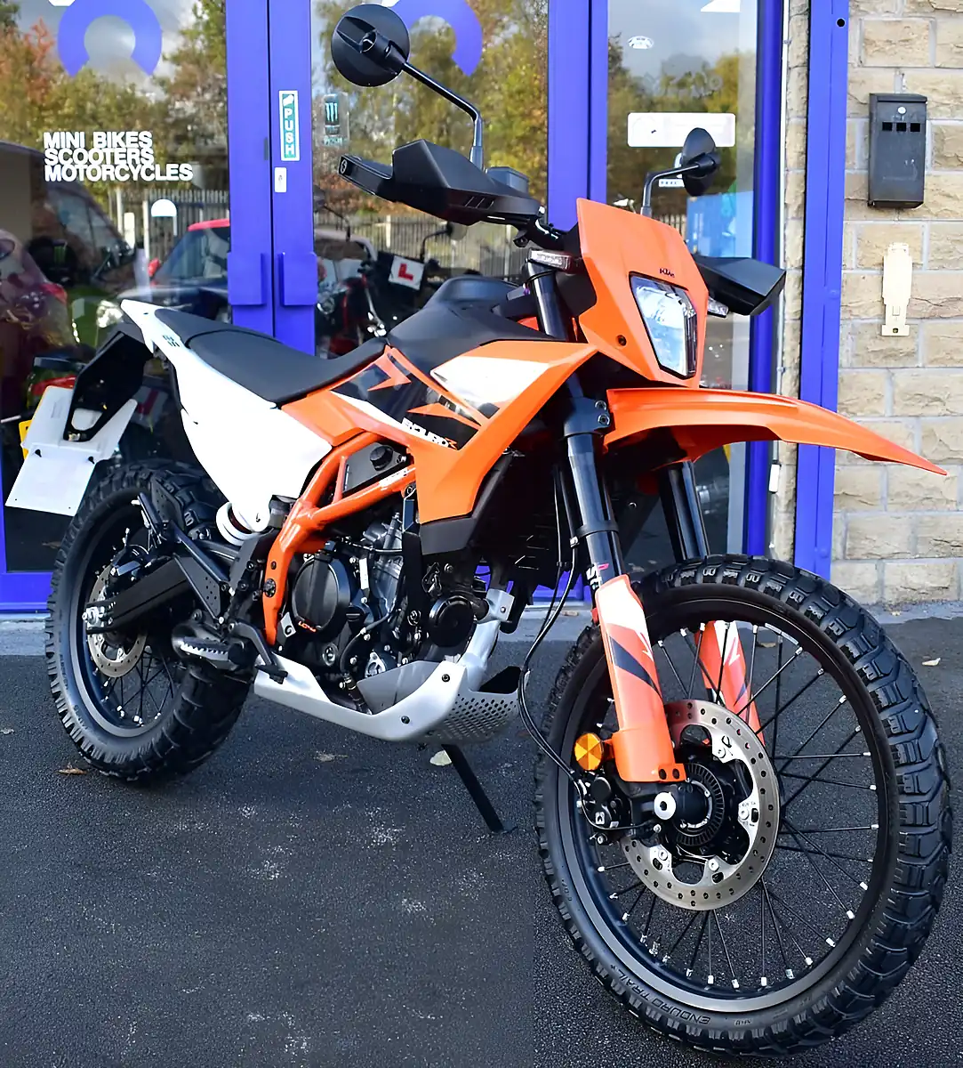 Used 2026 Ktm 125 Enduro R Dual Sport Orange - Interior and Exterior details 4