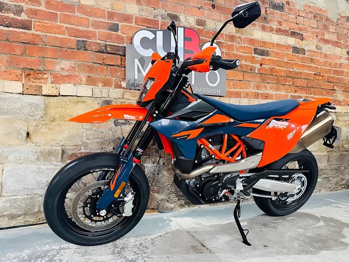 Used 2026 Ktm 690 Smc R Full Tech Pack Orange - Interior and Exterior details 12