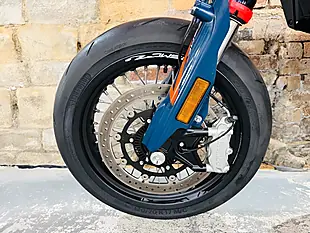 Used 2026 Ktm 690 Smc R Full Tech Pack Orange - Interior and Exterior details 14
