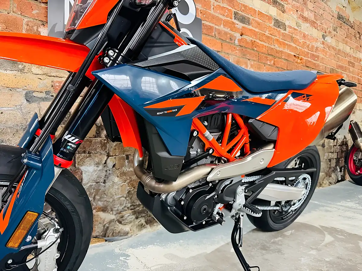 Used 2026 Ktm 690 Smc R Full Tech Pack Orange - Interior and Exterior details 15
